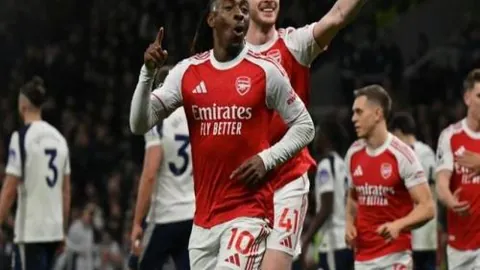 罗马诺爆料：奥斯梅恩透露有意今夏加盟曼联，转会成行需看曼联预算情况，热议不断