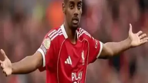 13歲梁殷僑挑戰成年賽場　力克群雄進入淘汰賽展現驚人之才｜女花世界盃香港分站